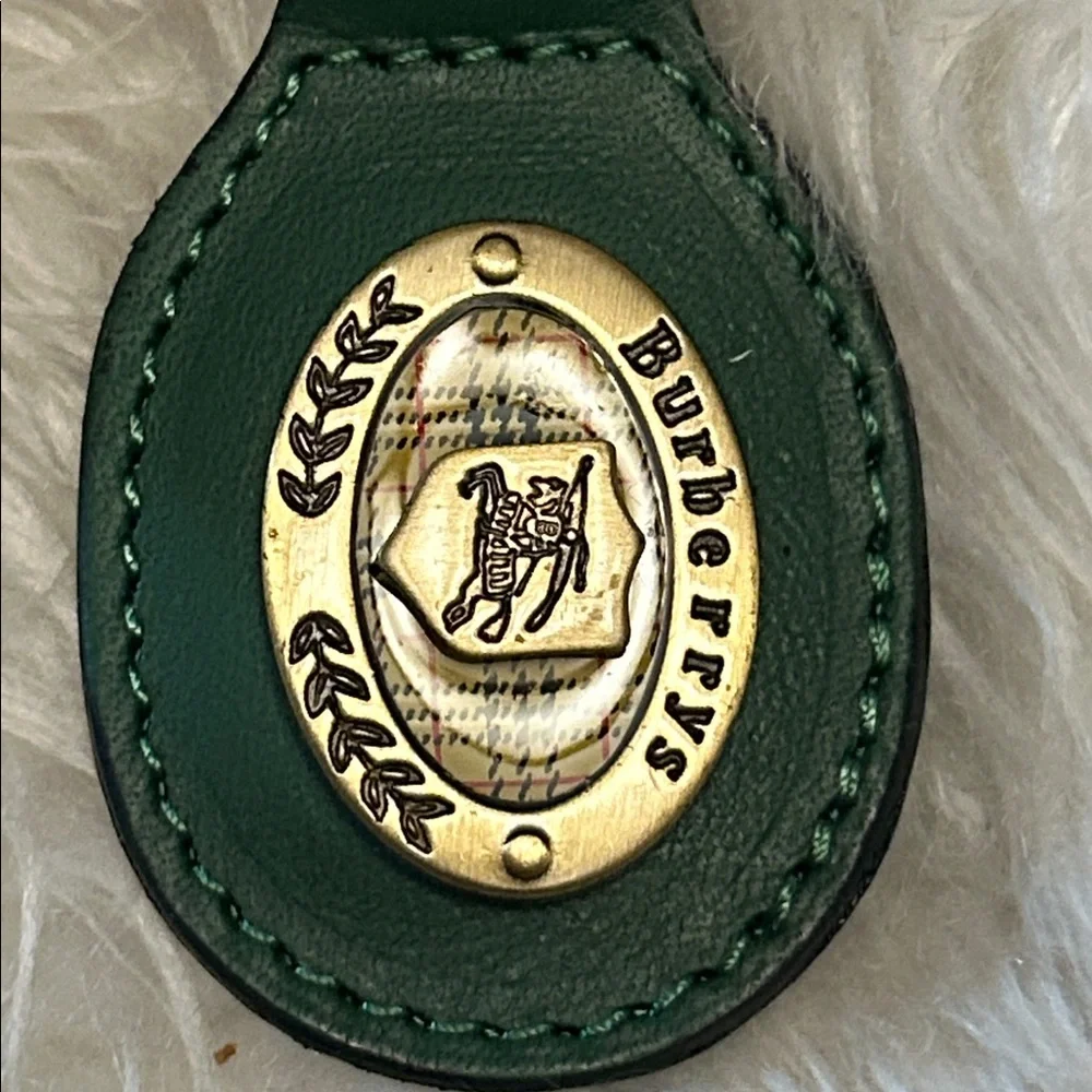 Burberry’s Vintage Green leather keychain with nova check unisex